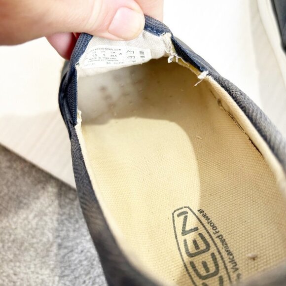 🌷SALE Keen Elsa Slip On Sneakers Size 7.5 Navy Blue and White Canvas Fabric - Picture 9 of 10